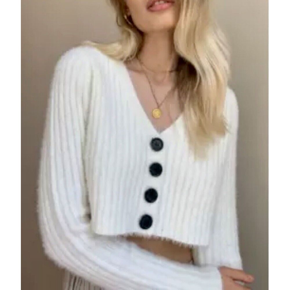 Urban Outfitter Cozy Cropped‎ Fuzzy Knit Cardigan V-Neck Long Sleeve White S/P
